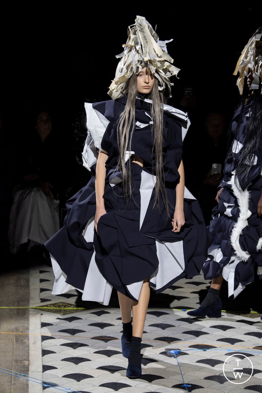 Fashion Week Paris Fall/Winter 2023 look 11 de la collection Comme des Garçons womenswear