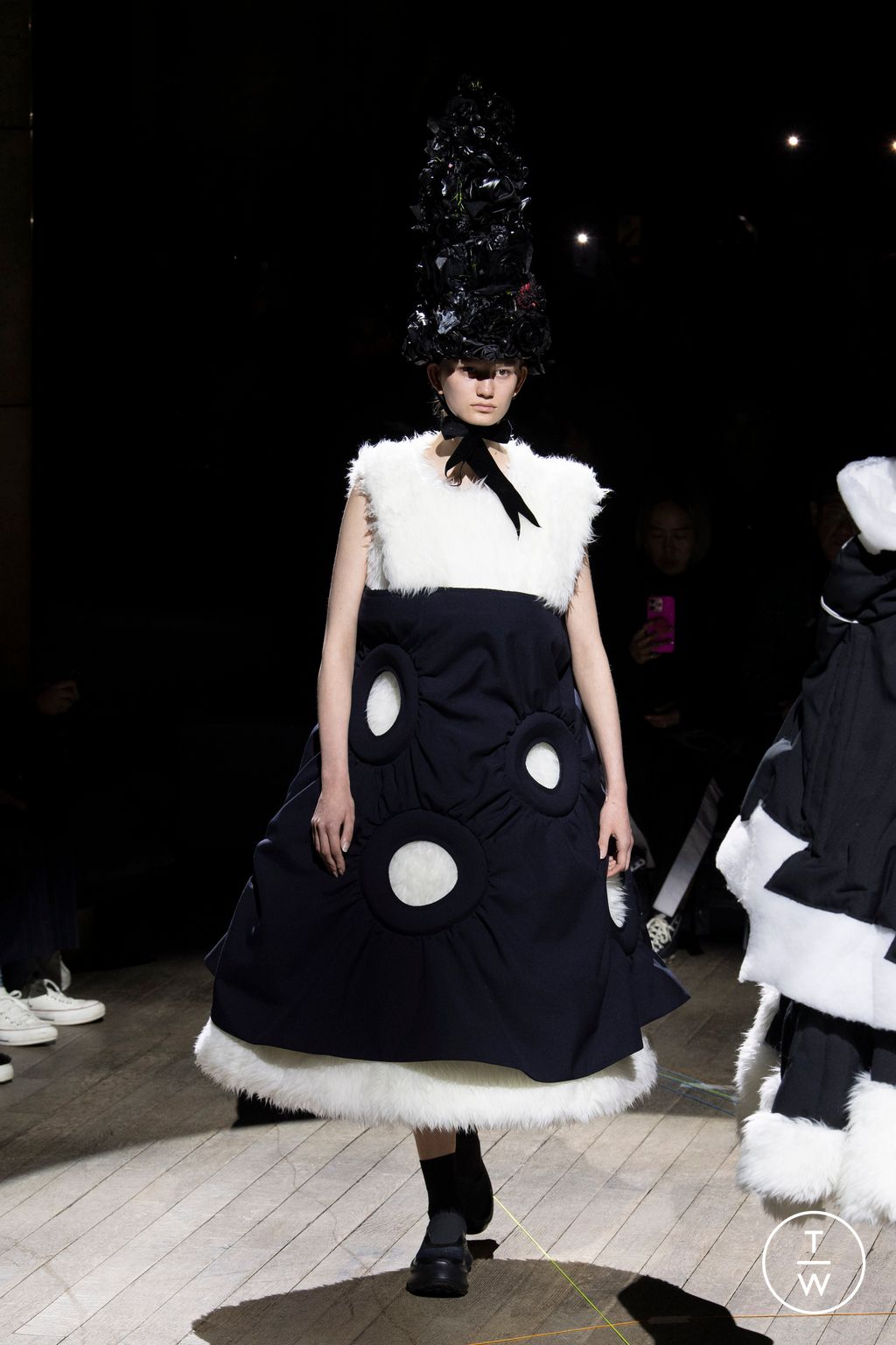 Fashion Week Paris Fall/Winter 2023 look 14 de la collection Comme des Garçons womenswear