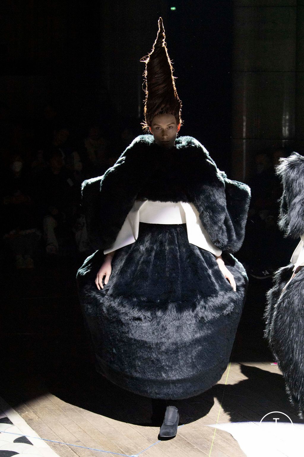 Fashion Week Paris Fall/Winter 2023 look 18 from the Comme des Garçons collection 女装