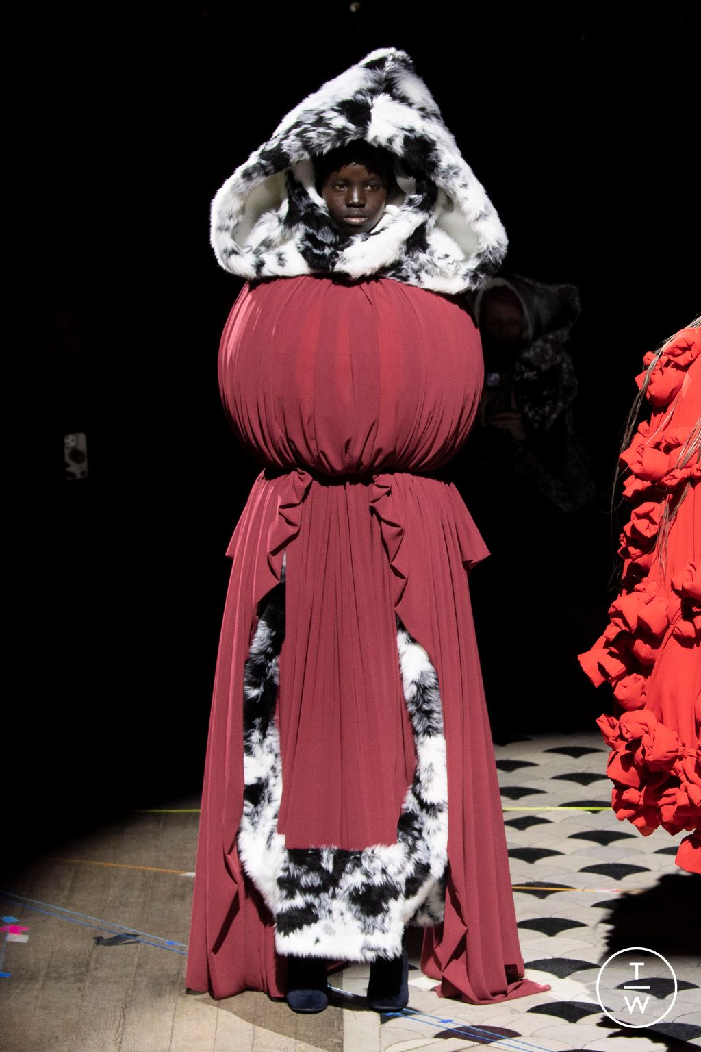 Fashion Week Paris Fall/Winter 2023 look 20 from the Comme des Garçons collection womenswear