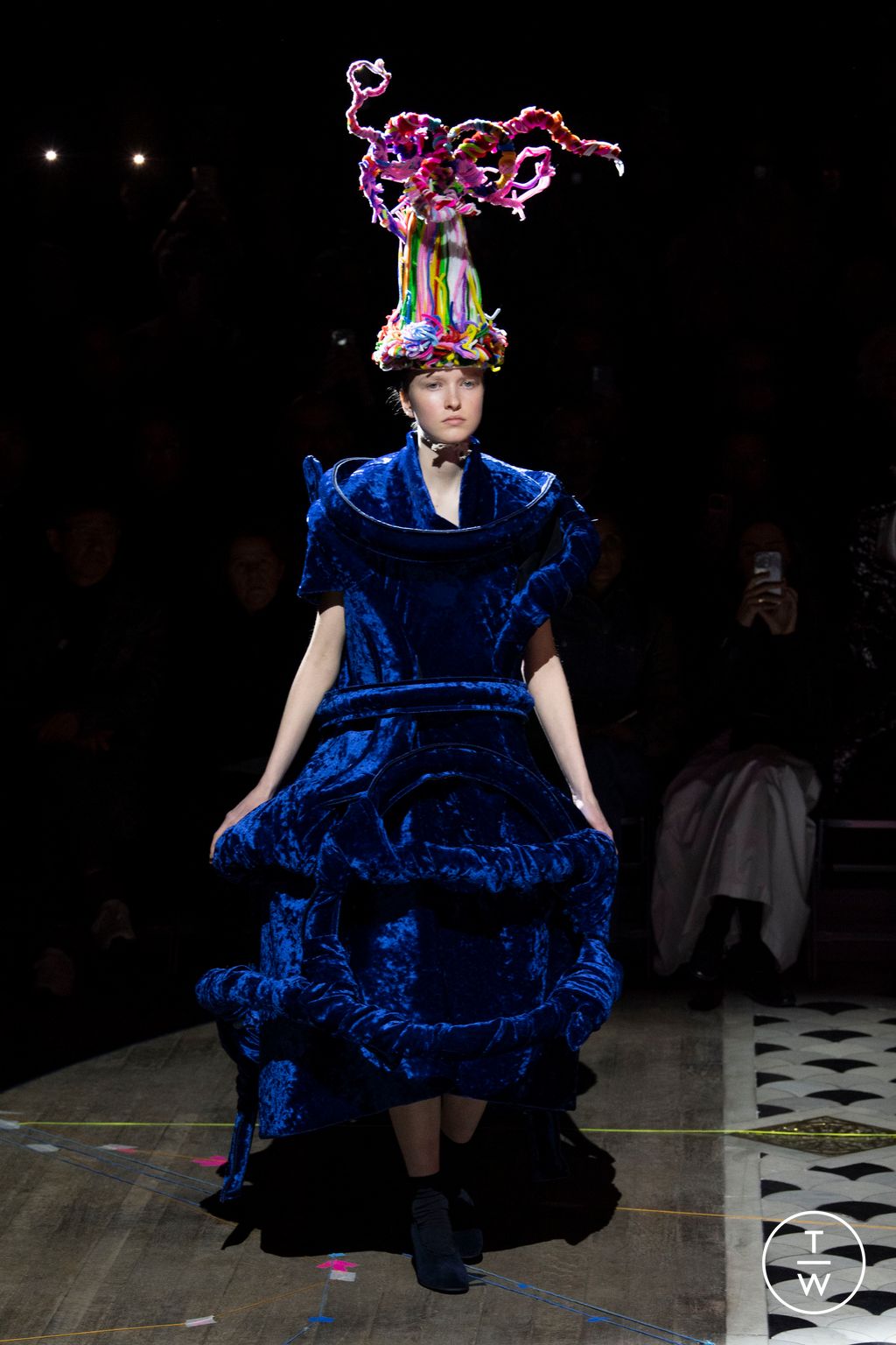 Fashion Week Paris Fall/Winter 2023 look 25 from the Comme des Garçons collection womenswear