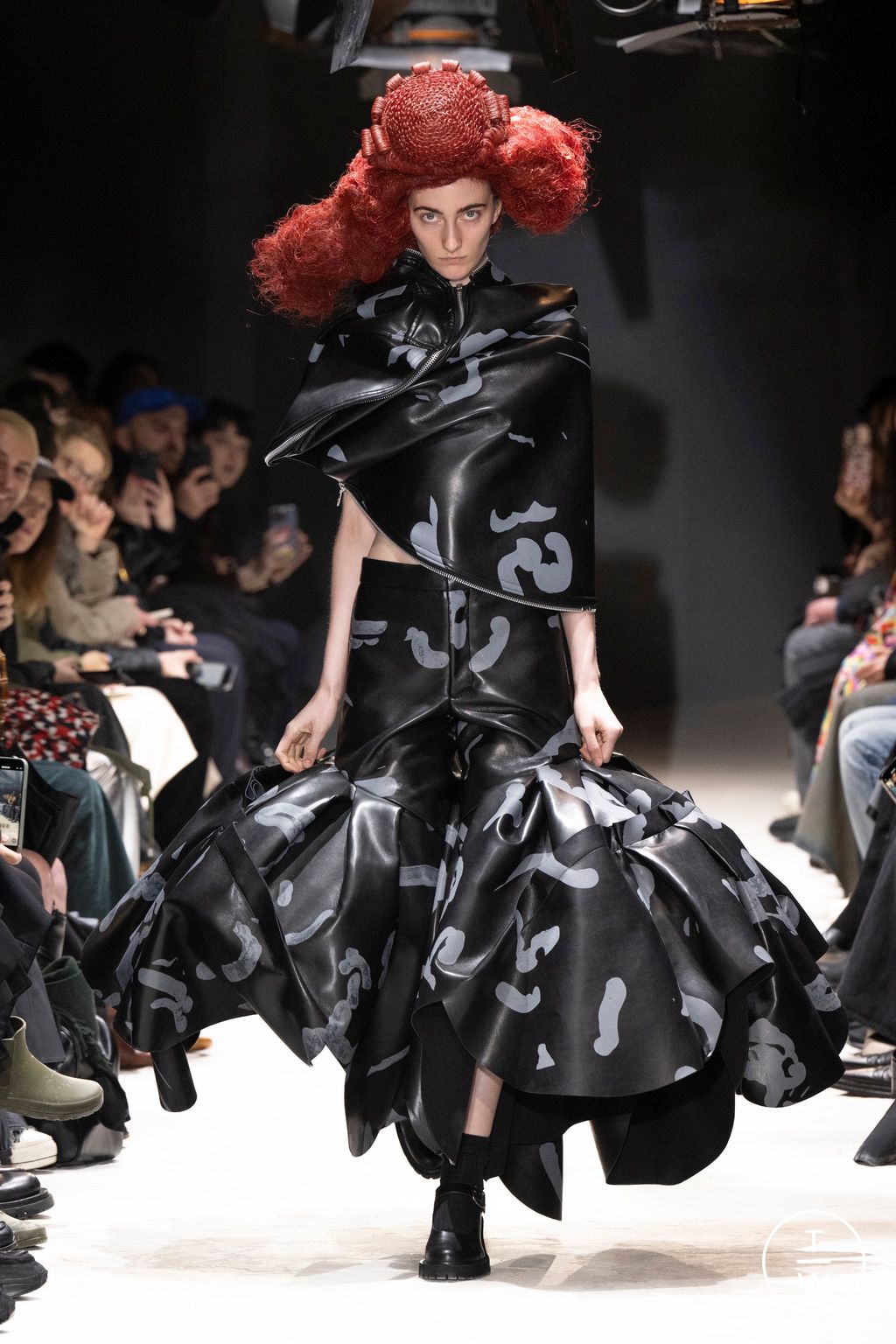 Fashion Week Paris Fall/Winter 2024 look 3 from the Comme des Garçons collection womenswear