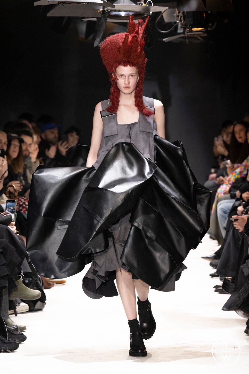 Fashion Week Paris Fall/Winter 2024 look 4 from the Comme des Garçons collection womenswear