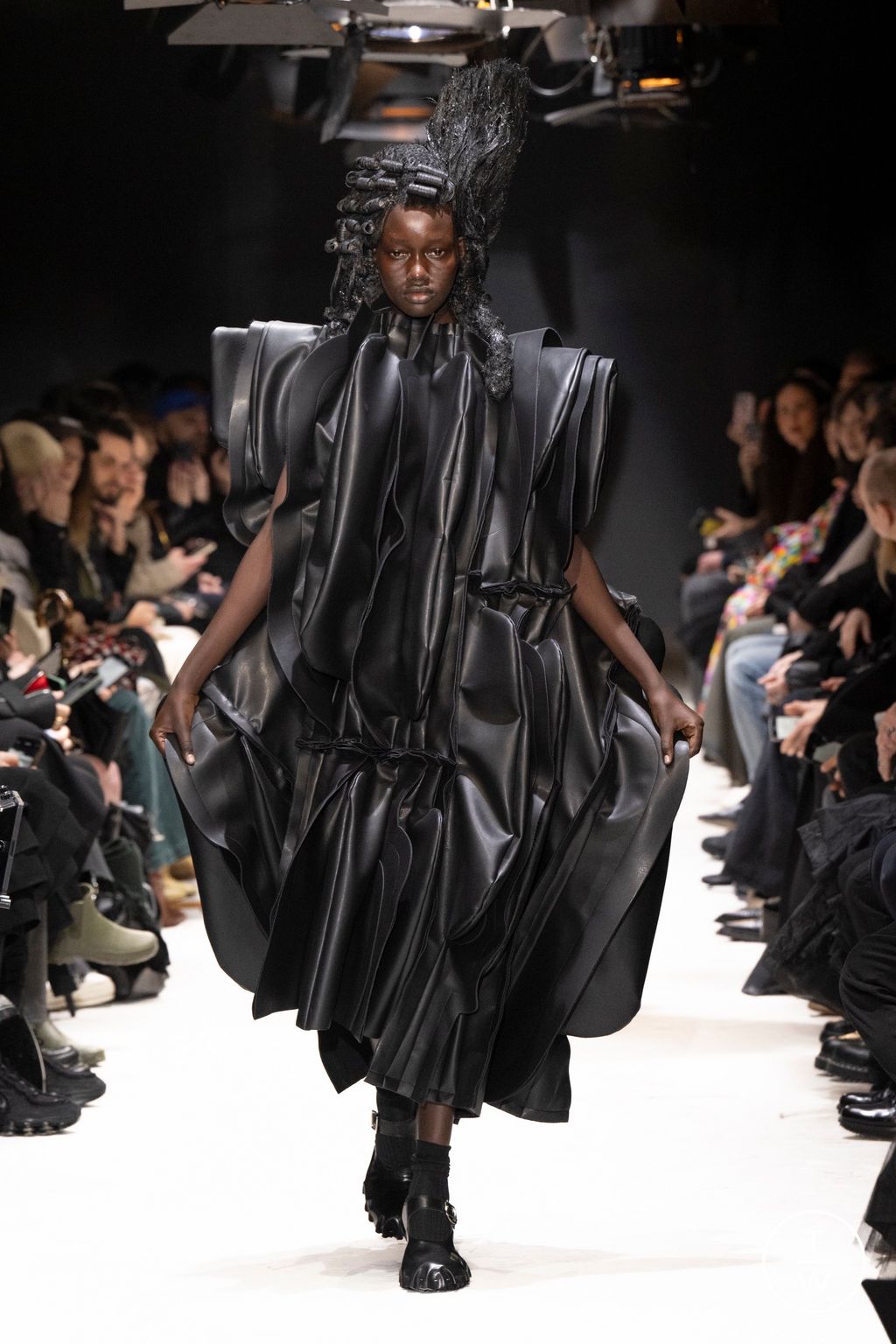 Fashion Week Paris Fall/Winter 2024 look 5 from the Comme des Garçons collection 女装