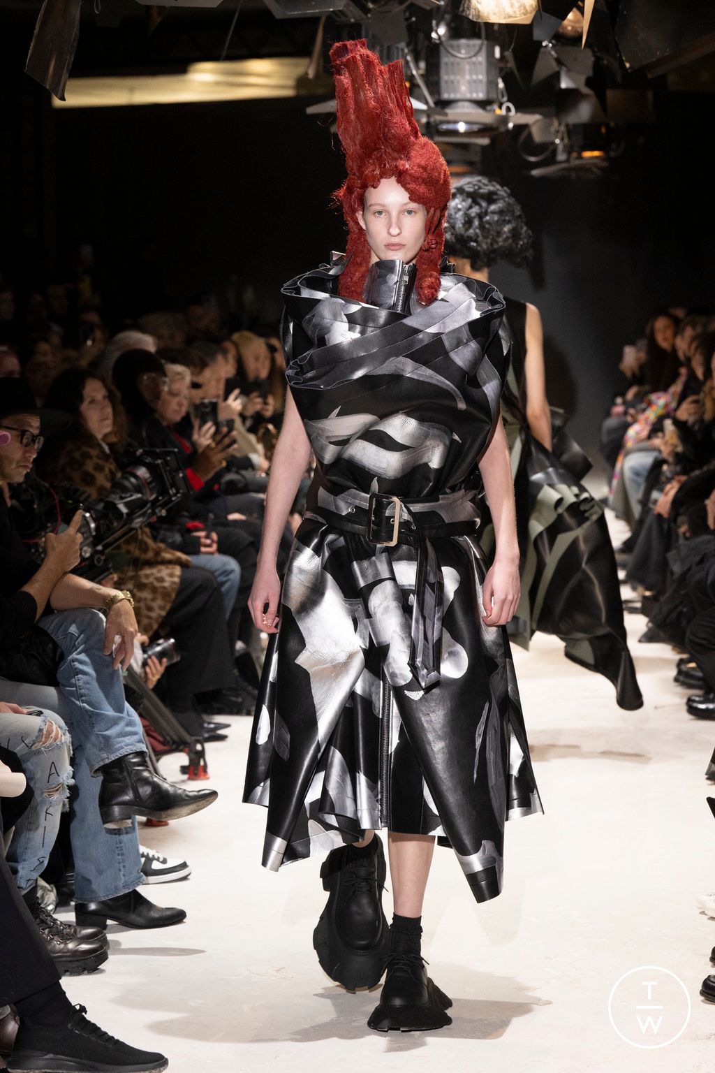Fashion Week Paris Fall/Winter 2024 look 7 de la collection Comme des Garçons womenswear
