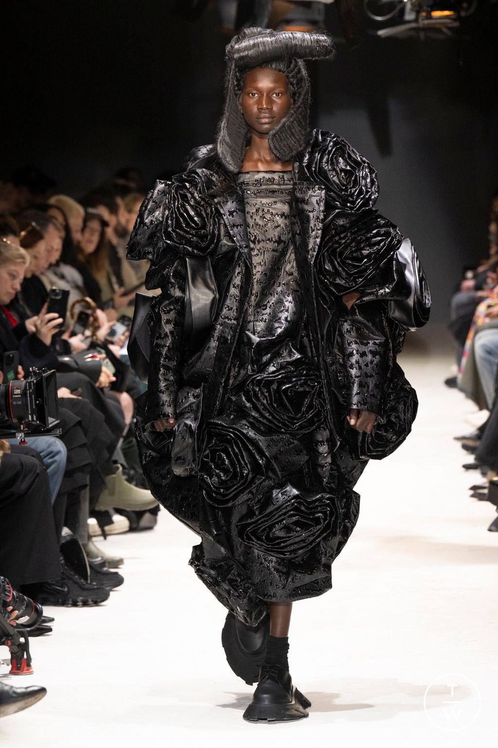 Fashion Week Paris Fall/Winter 2024 look 9 de la collection Comme des Garçons womenswear