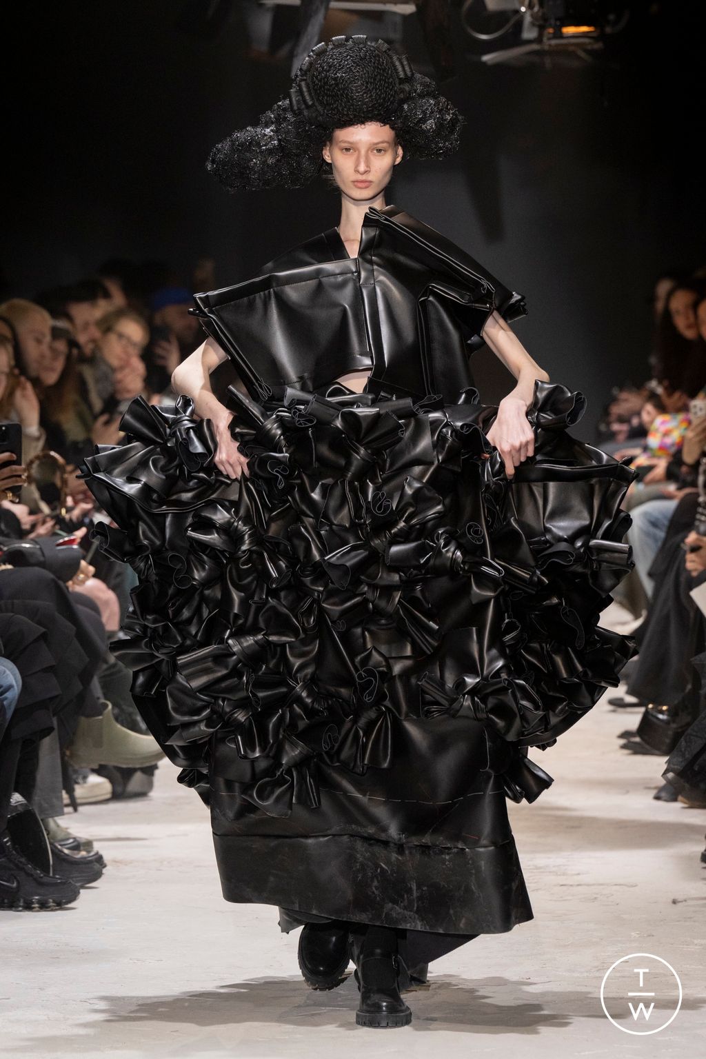 Fashion Week Paris Fall/Winter 2024 look 16 de la collection Comme des Garçons womenswear