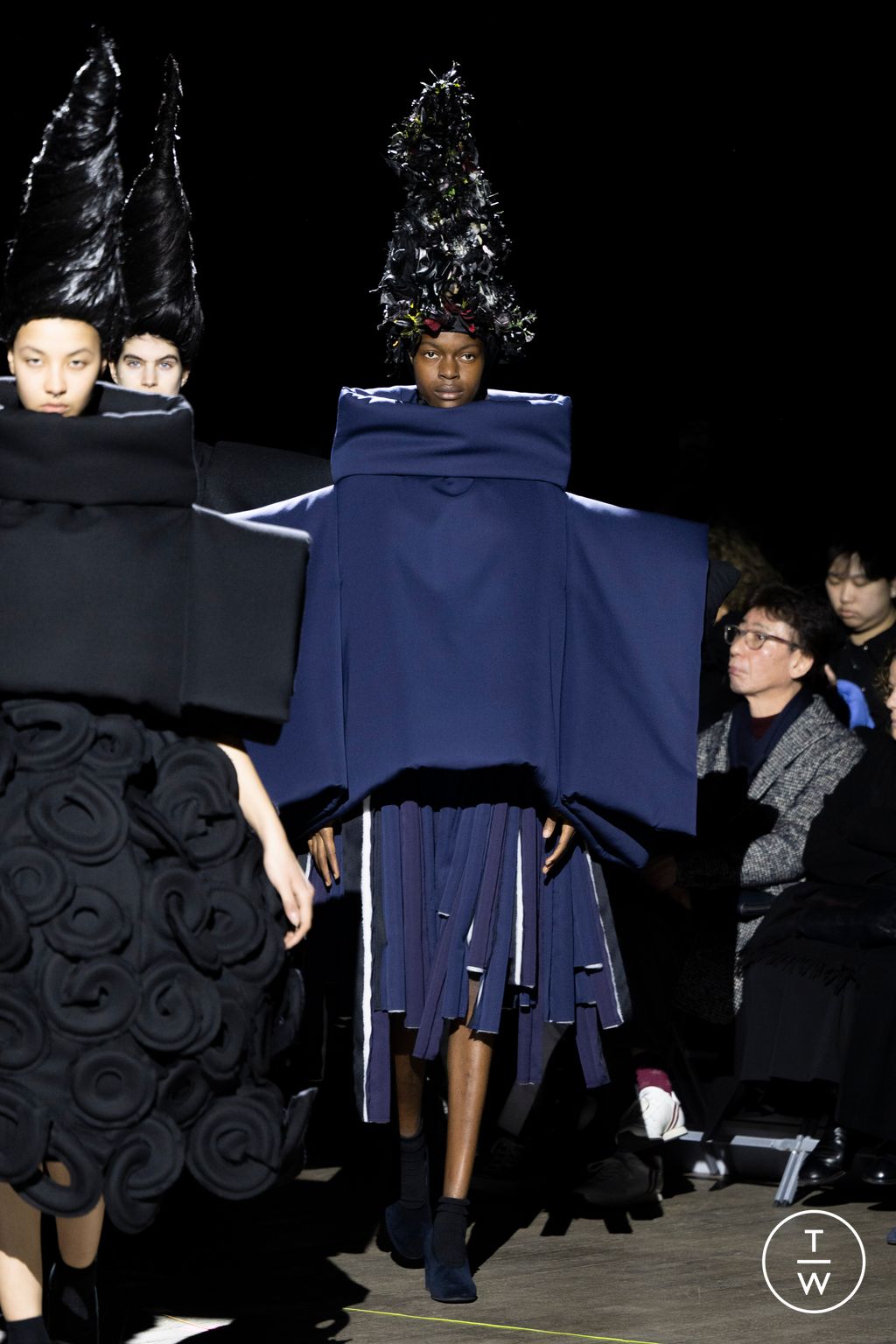 Fashion Week Paris Fall/Winter 2023 look 3 from the Comme des Garçons collection womenswear
