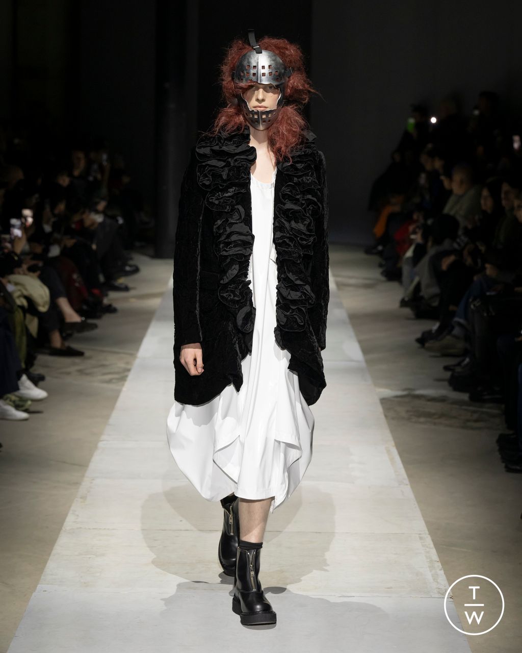 Fashion Week Paris Fall/Winter 2026 look 1 from the Comme des Garçons Homme Plus collection menswear