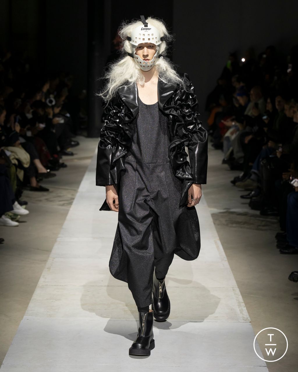 Fashion Week Paris Fall/Winter 2026 look 2 from the Comme des Garçons Homme Plus collection 男装