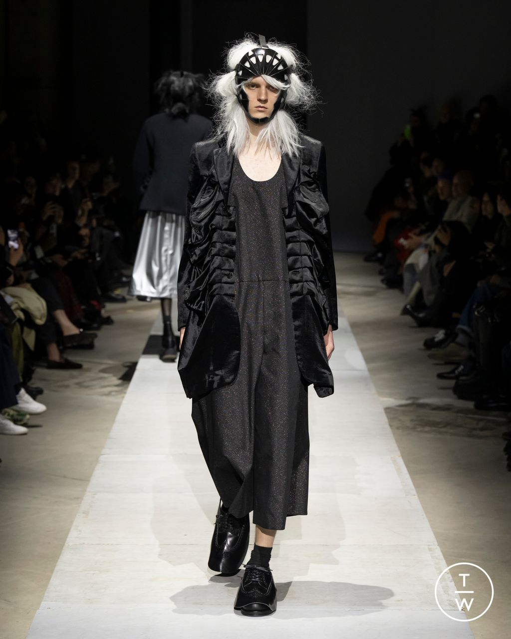 Fashion Week Paris Fall/Winter 2026 look 4 from the Comme des Garçons Homme Plus collection menswear