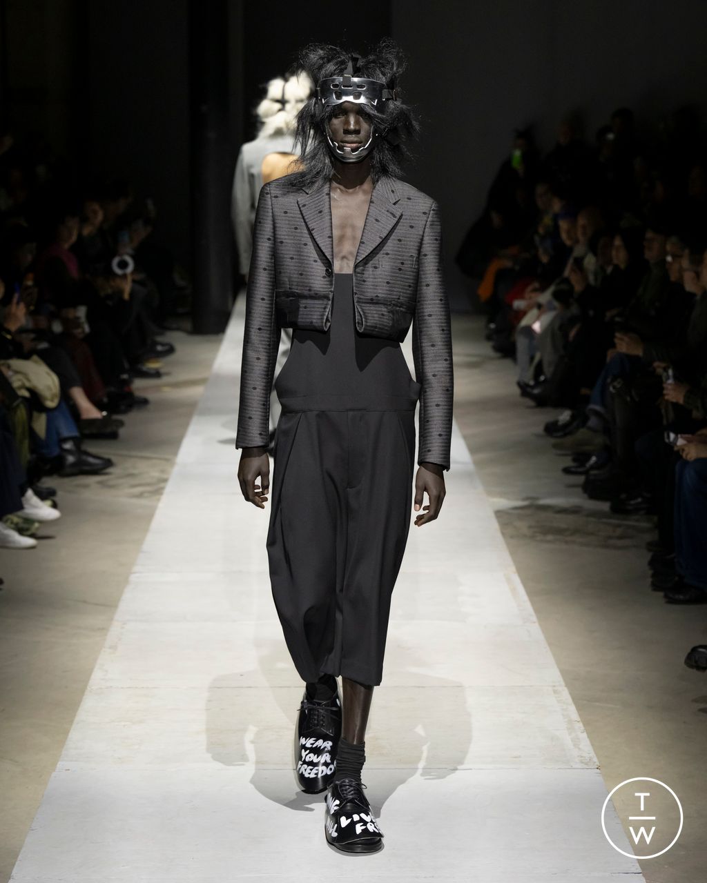 Fashion Week Paris Fall/Winter 2026 look 9 from the Comme des Garçons Homme Plus collection menswear