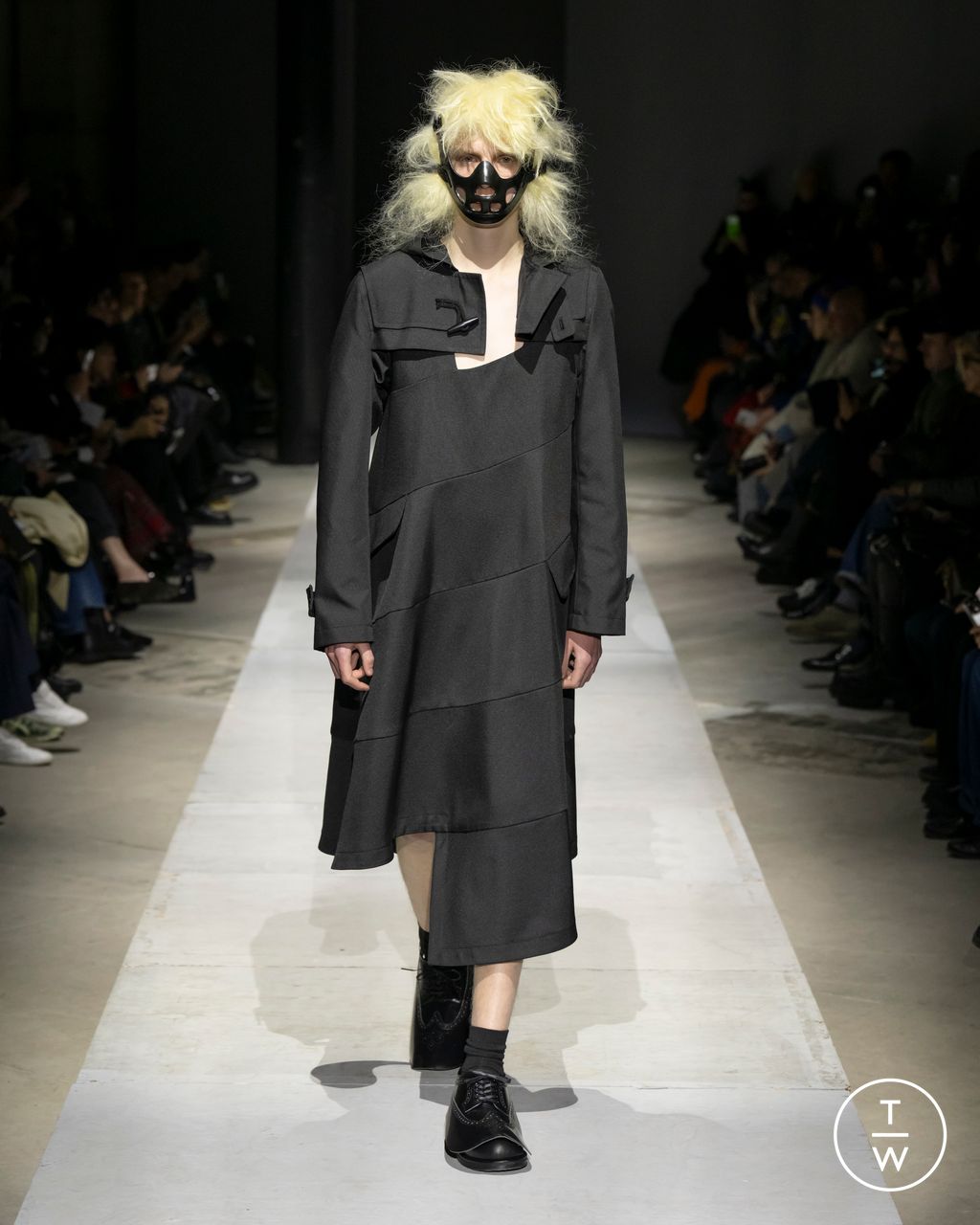 Fashion Week Paris Fall/Winter 2026 look 13 from the Comme des Garçons Homme Plus collection menswear