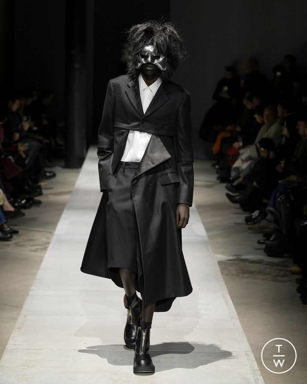 Fashion Week Paris Fall/Winter 2026 look 26 from the Comme des Garçons Homme Plus collection menswear