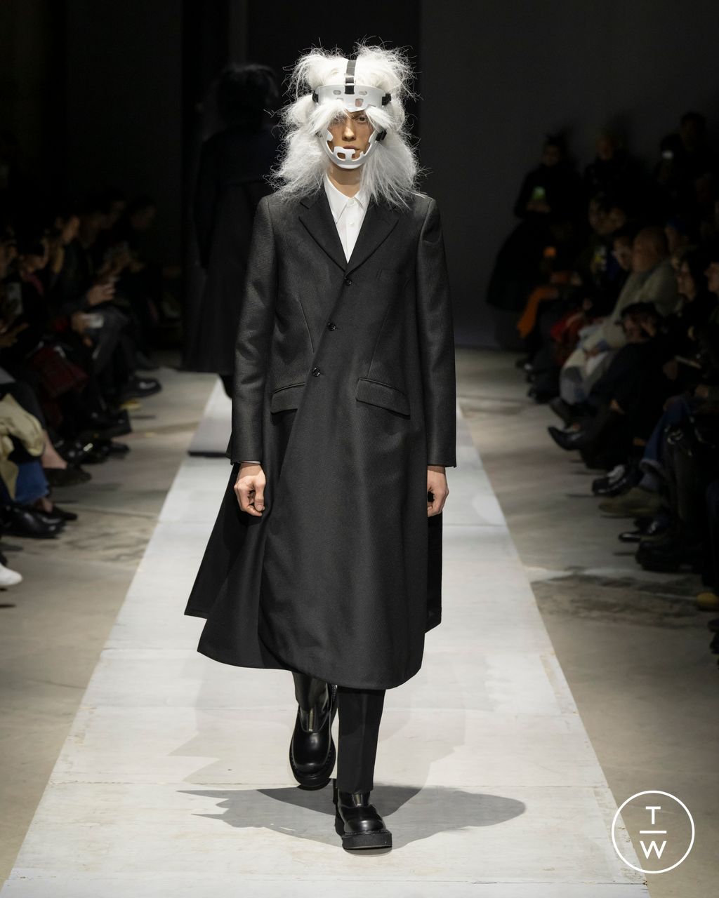 Fashion Week Paris Fall/Winter 2026 look 27 from the Comme des Garçons Homme Plus collection menswear