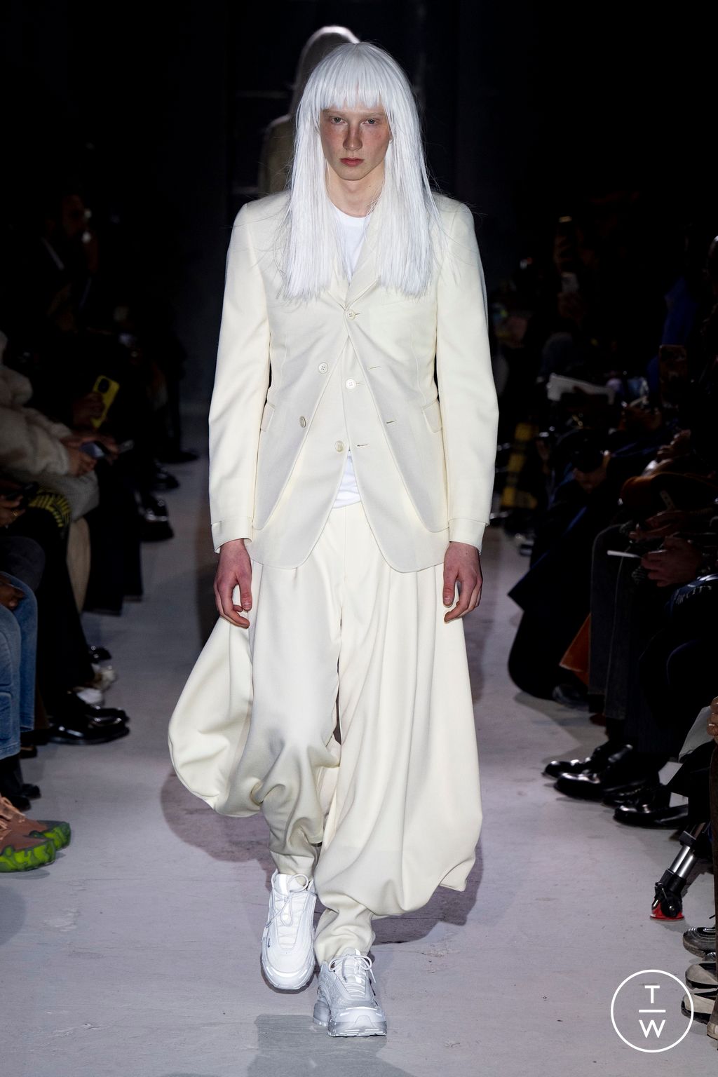Fashion Week Paris Fall/Winter 2024 look 2 from the Comme des Garçons Homme Plus collection menswear