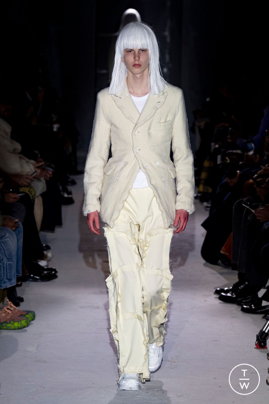 Fashion Week Paris Fall/Winter 2024 look 3 de la collection Comme des Garçons Homme Plus menswear