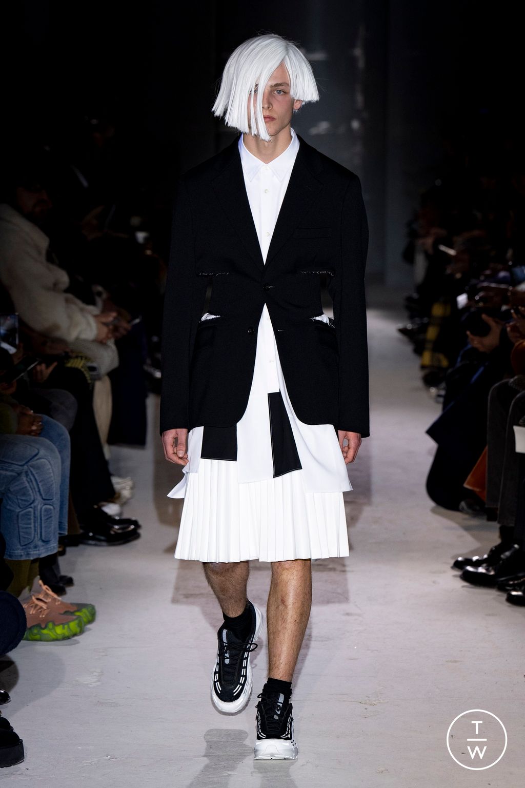 Fashion Week Paris Fall/Winter 2024 look 6 de la collection Comme des Garçons Homme Plus menswear
