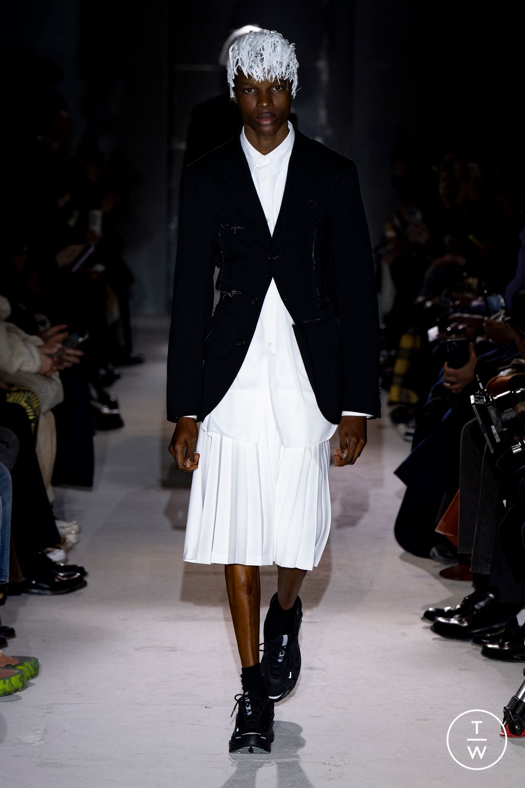 Fashion Week Paris Fall/Winter 2024 look 7 de la collection Comme des Garçons Homme Plus menswear