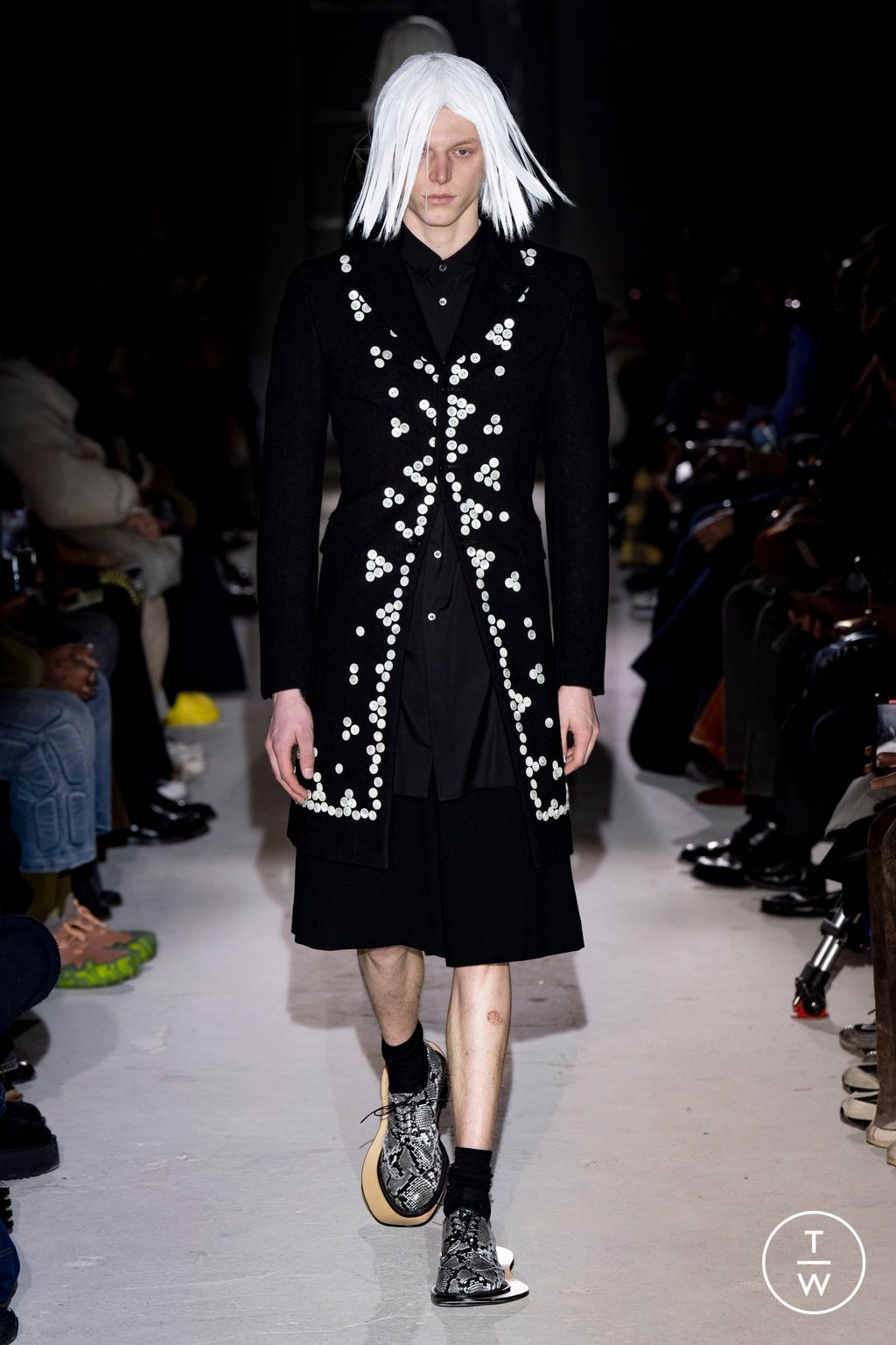 Fashion Week Paris Fall/Winter 2024 look 13 from the Comme des Garçons Homme Plus collection 男装