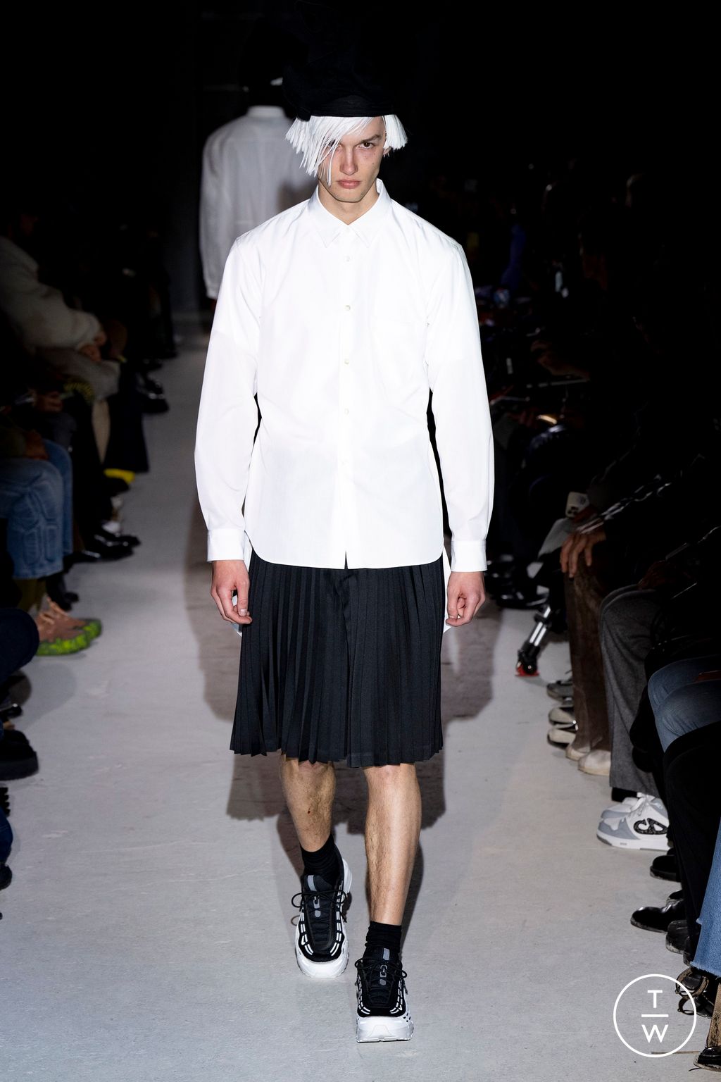 Fashion Week Paris Fall/Winter 2024 look 16 from the Comme des Garçons Homme Plus collection menswear