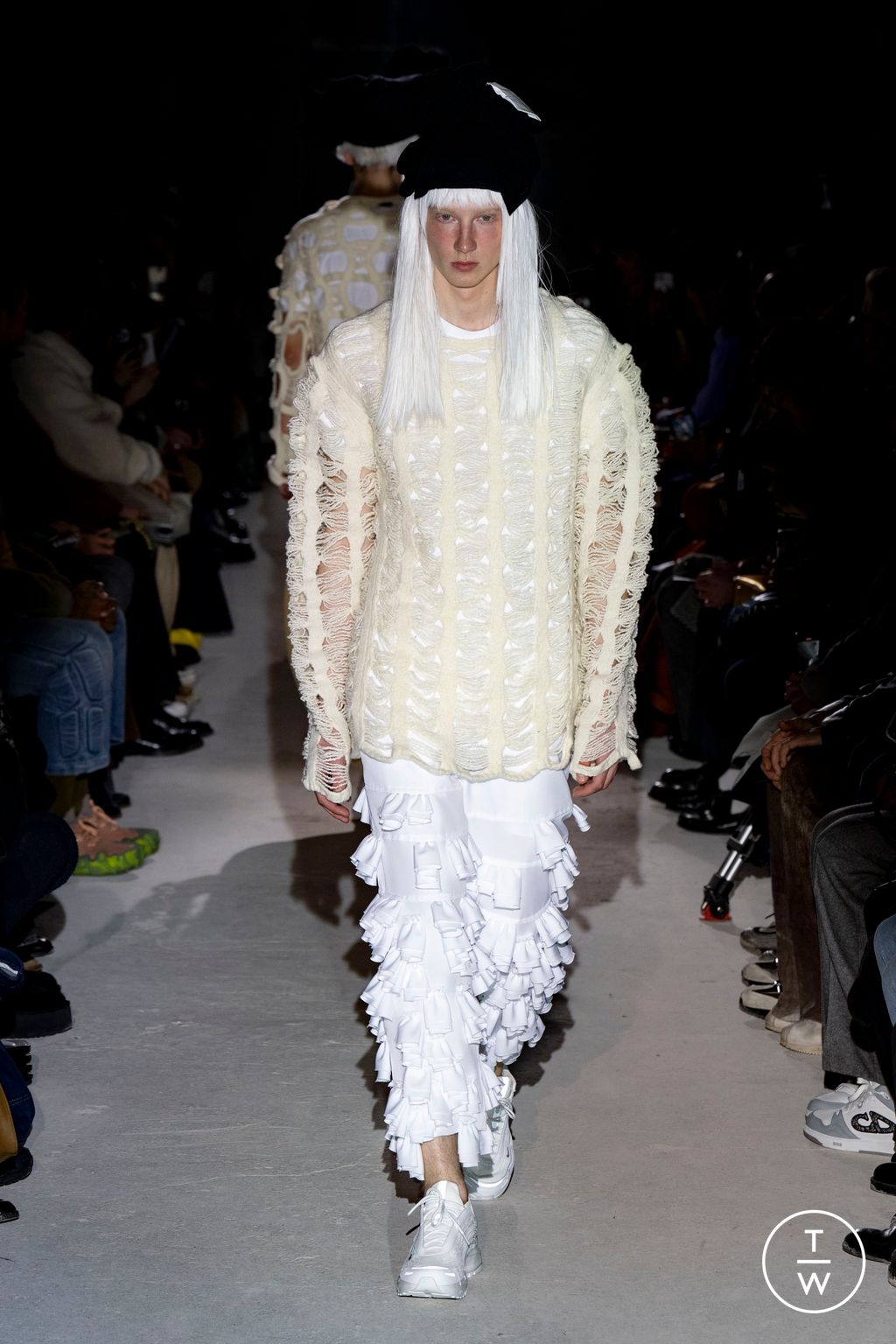 Fashion Week Paris Fall/Winter 2024 look 18 from the Comme des Garçons Homme Plus collection 男装