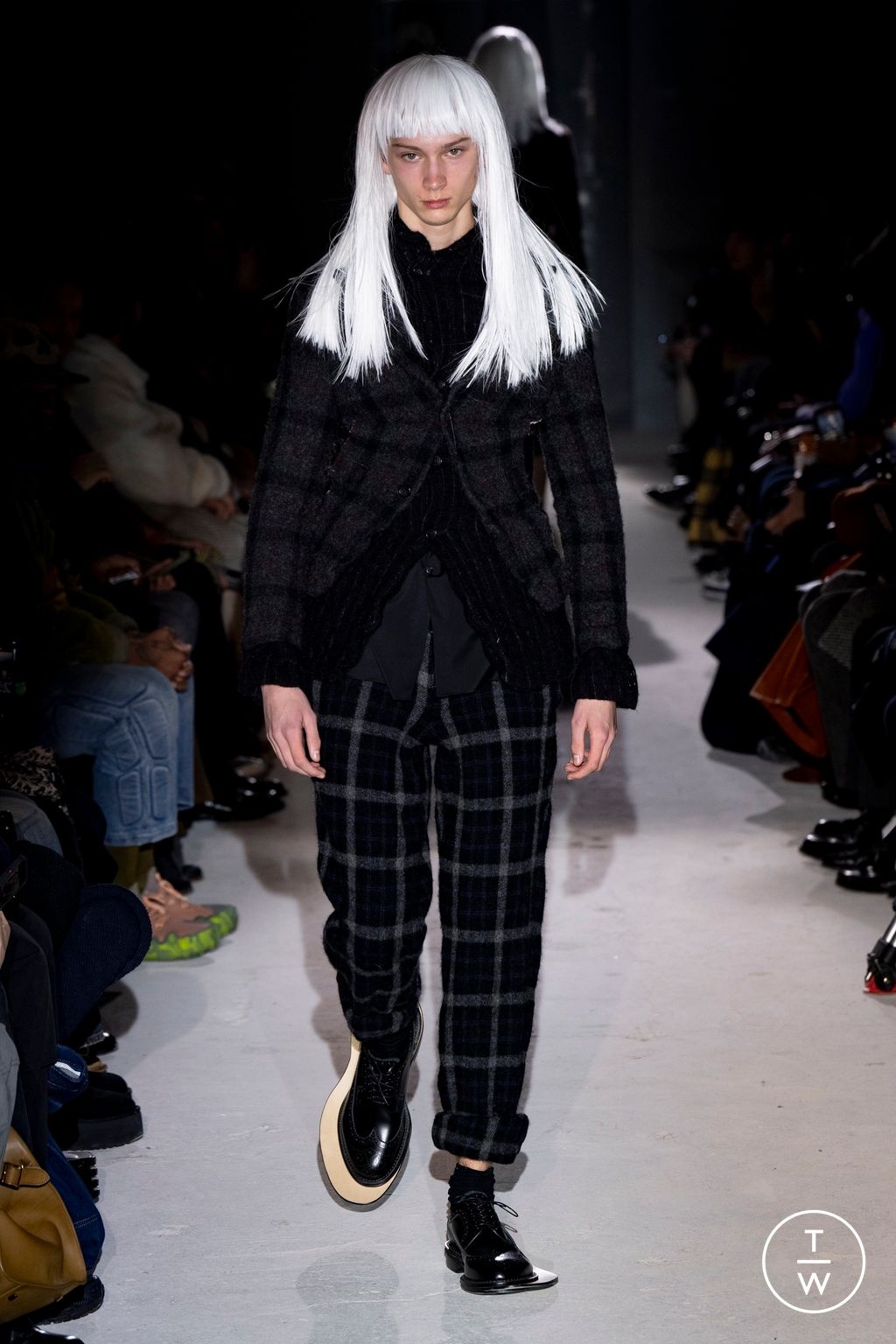 Fashion Week Paris Fall/Winter 2024 look 22 de la collection Comme des Garçons Homme Plus menswear