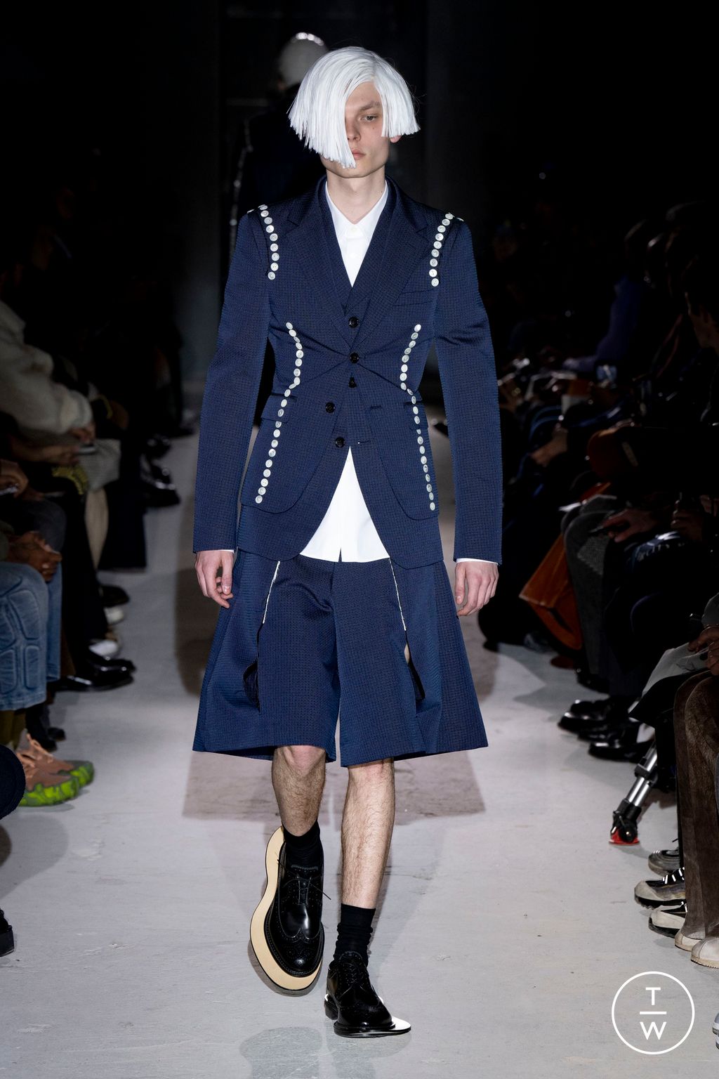 Fashion Week Paris Fall/Winter 2024 look 26 from the Comme des Garçons Homme Plus collection 男装