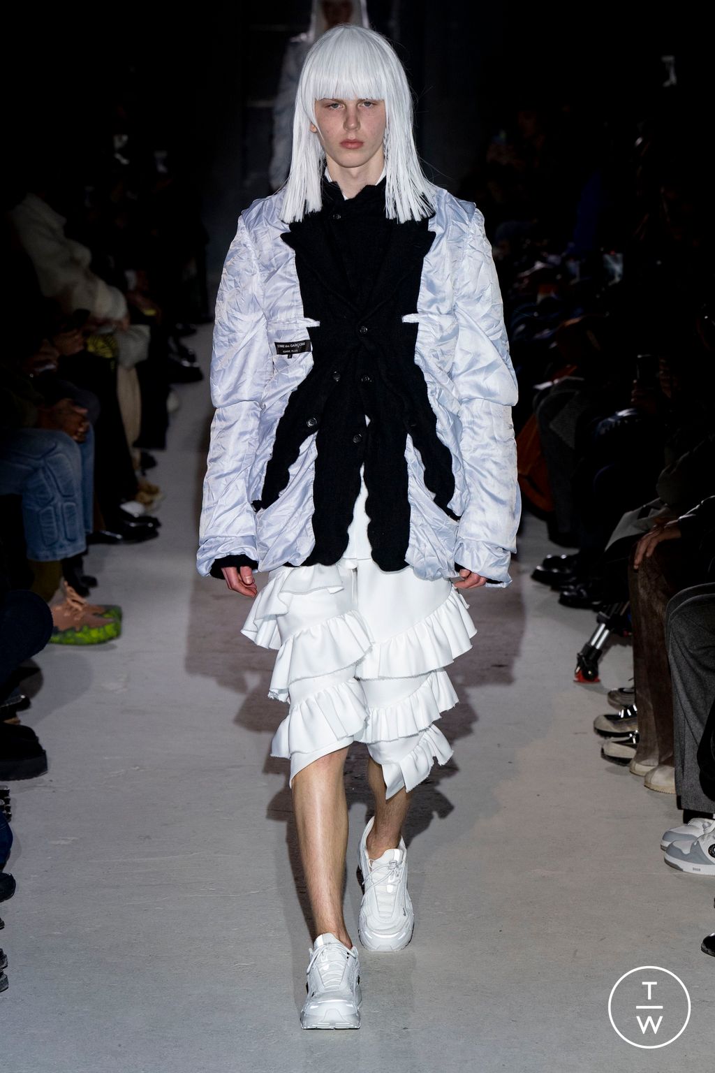 Fashion Week Paris Fall/Winter 2024 look 35 from the Comme des Garçons Homme Plus collection 男装