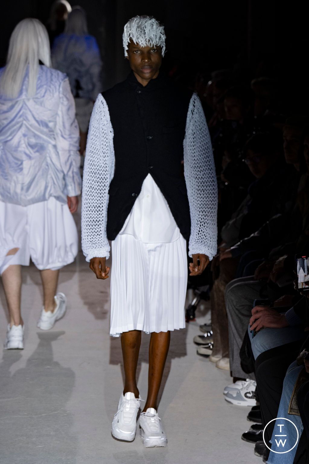 Fashion Week Paris Fall/Winter 2024 look 37 from the Comme des Garçons Homme Plus collection 男装