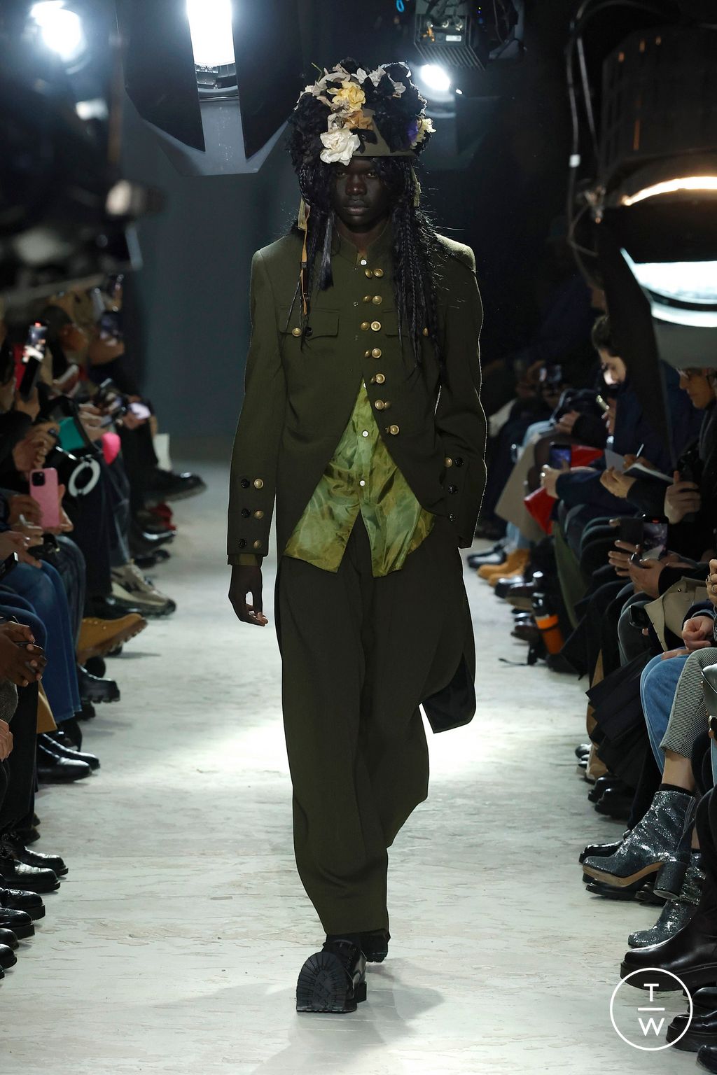 Fashion Week Paris Fall/Winter 2025 look 1 from the Comme des Garçons Homme Plus collection menswear
