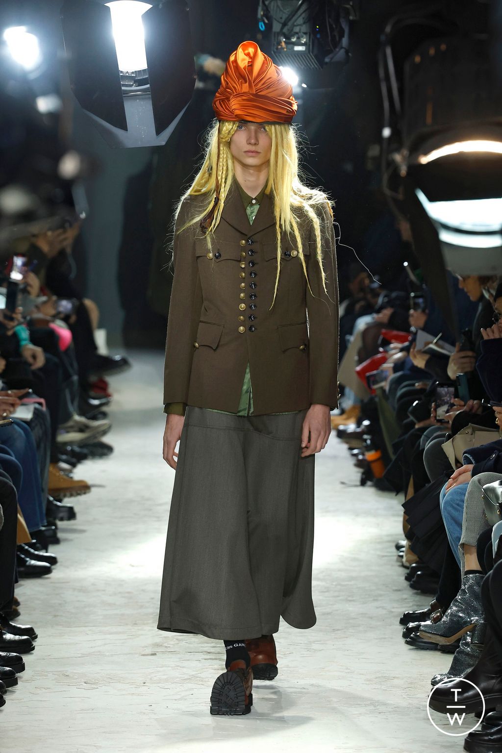 Fashion Week Paris Fall/Winter 2025 look 2 de la collection Comme des Garçons Homme Plus menswear