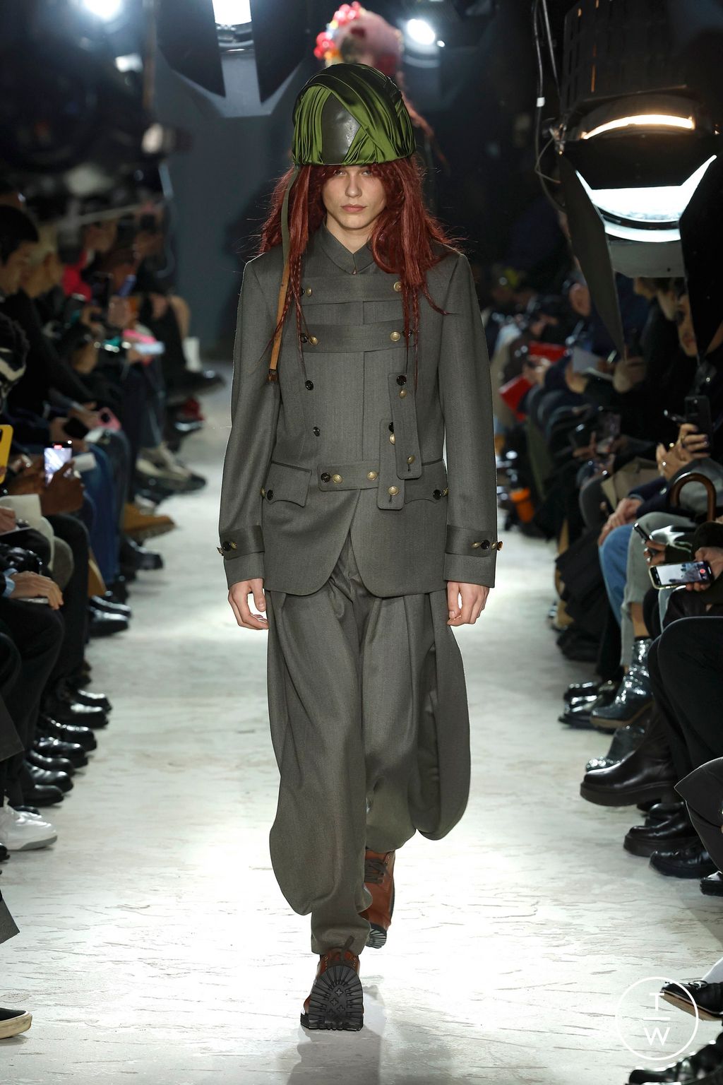 Fashion Week Paris Fall/Winter 2025 look 4 from the Comme des Garçons Homme Plus collection menswear