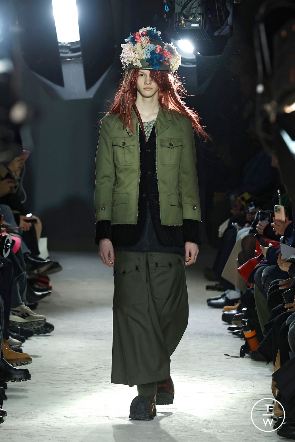 Fashion Week Paris Fall/Winter 2025 look 5 de la collection Comme des Garçons Homme Plus menswear