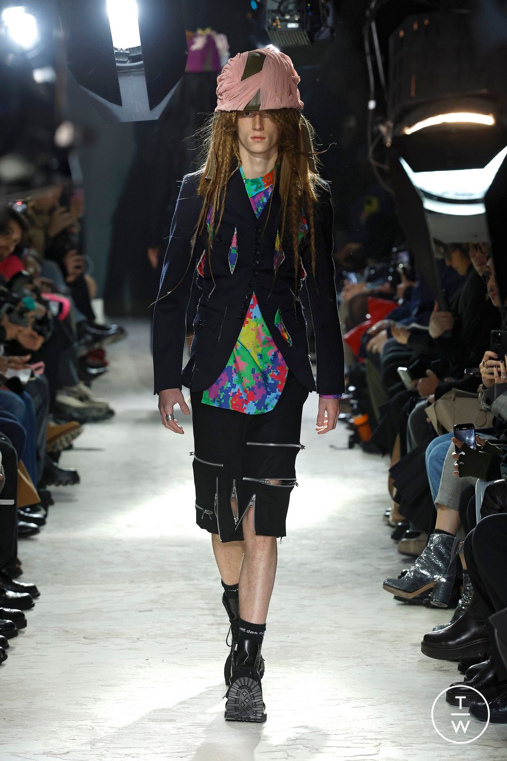 Fashion Week Paris Fall/Winter 2025 look 13 from the Comme des Garçons Homme Plus collection menswear