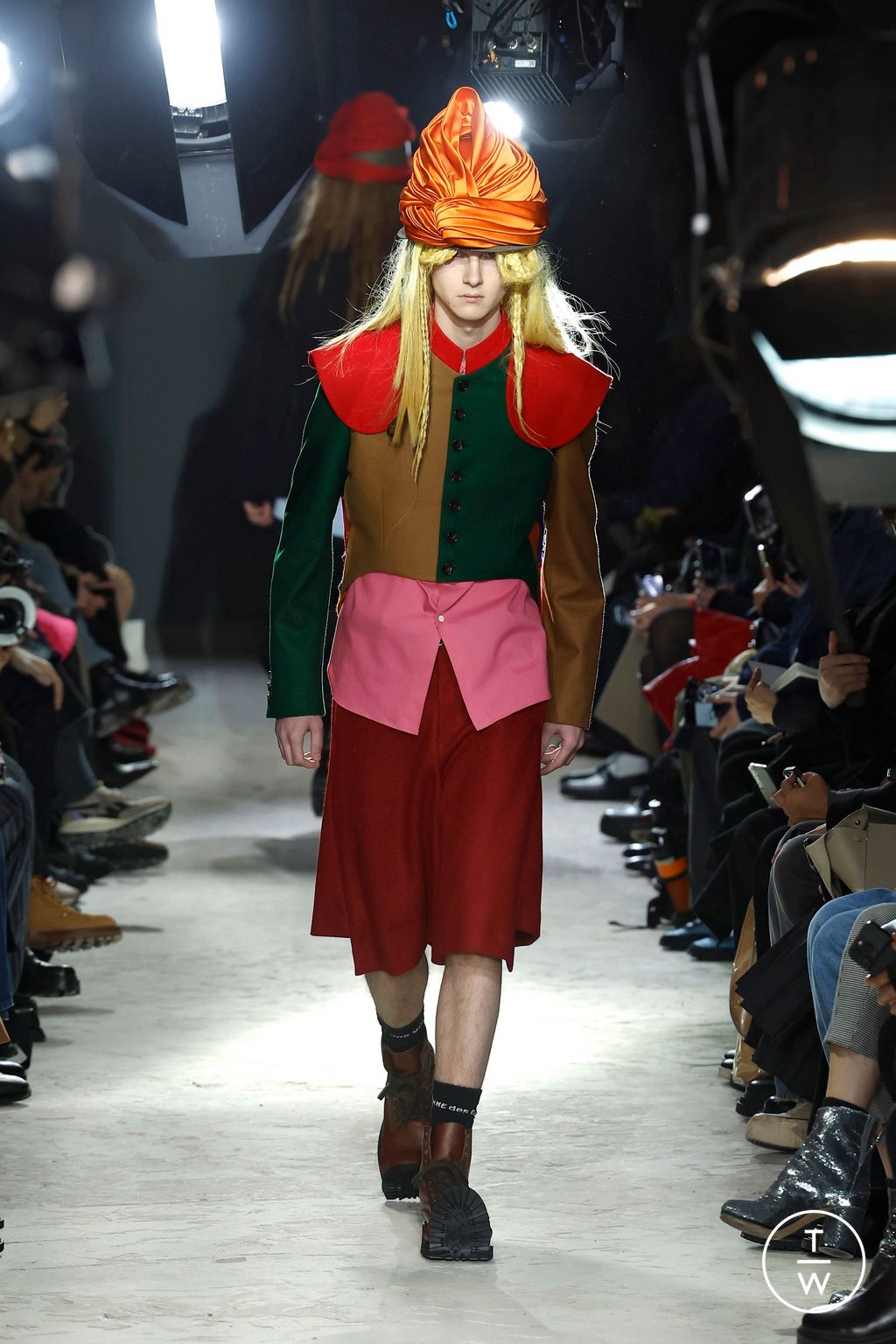Fashion Week Paris Fall/Winter 2025 look 17 from the Comme des Garçons Homme Plus collection 男装