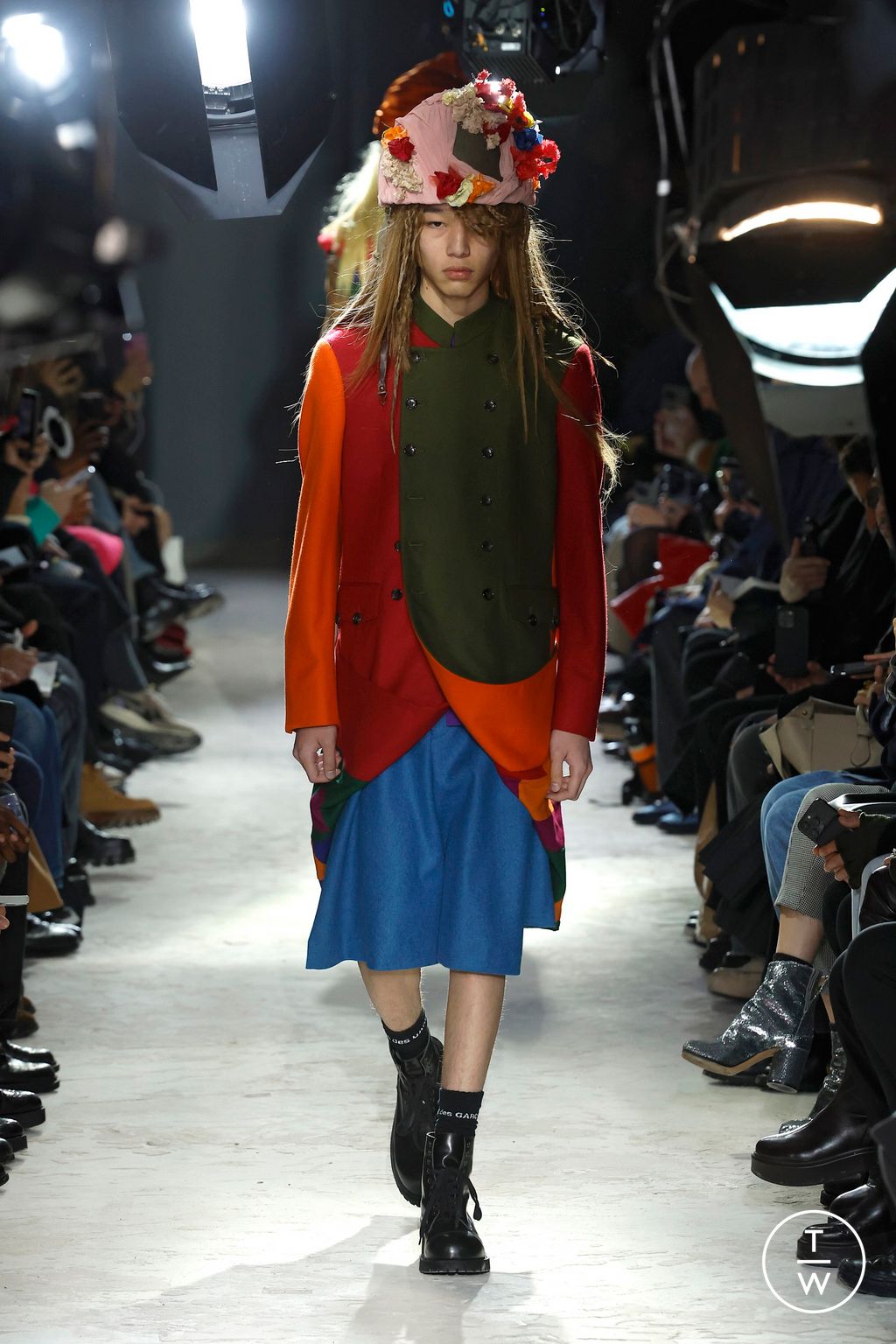 Fashion Week Paris Fall/Winter 2025 look 18 de la collection Comme des Garçons Homme Plus menswear