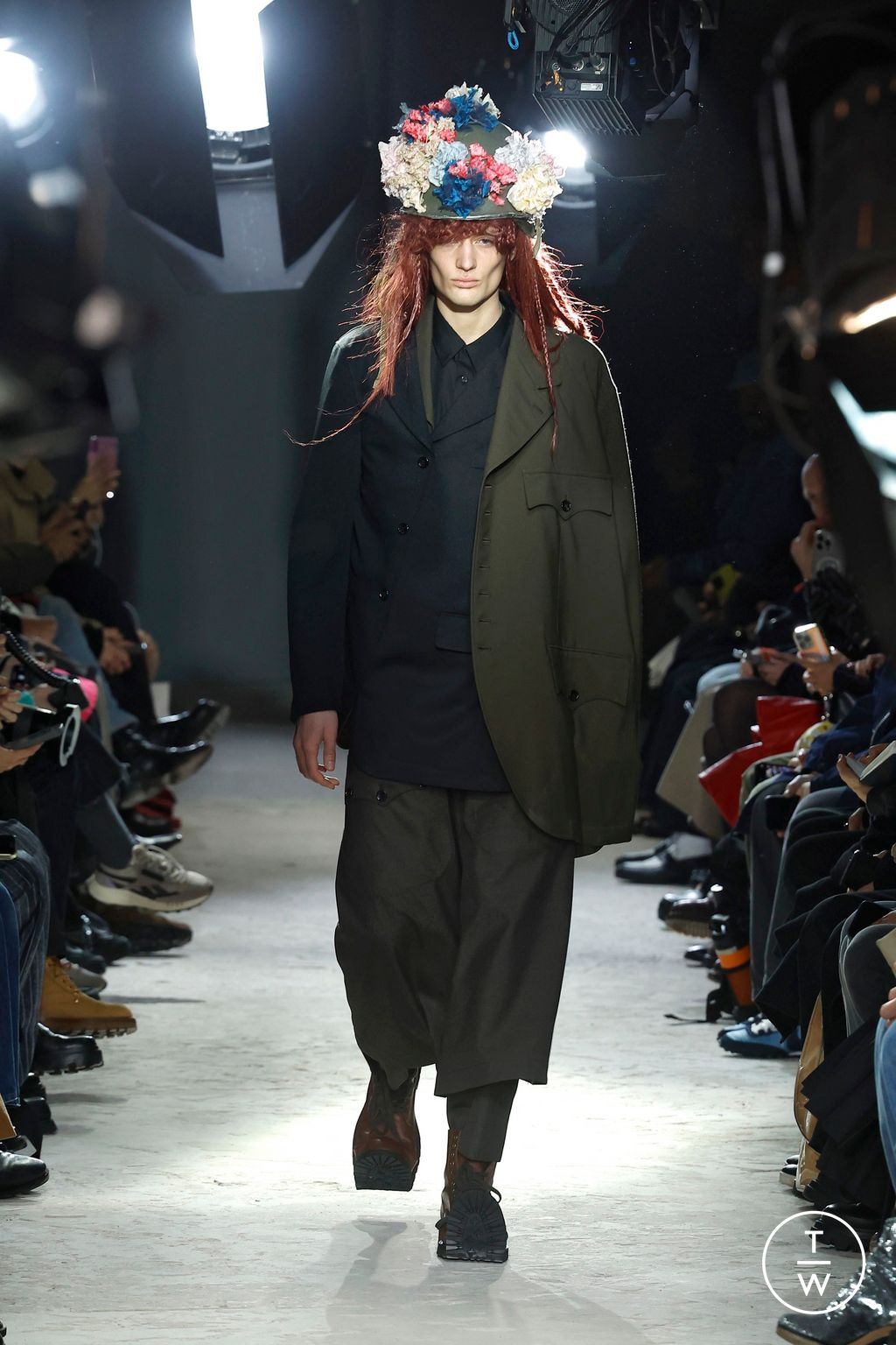 Fashion Week Paris Fall/Winter 2025 look 23 from the Comme des Garçons Homme Plus collection menswear