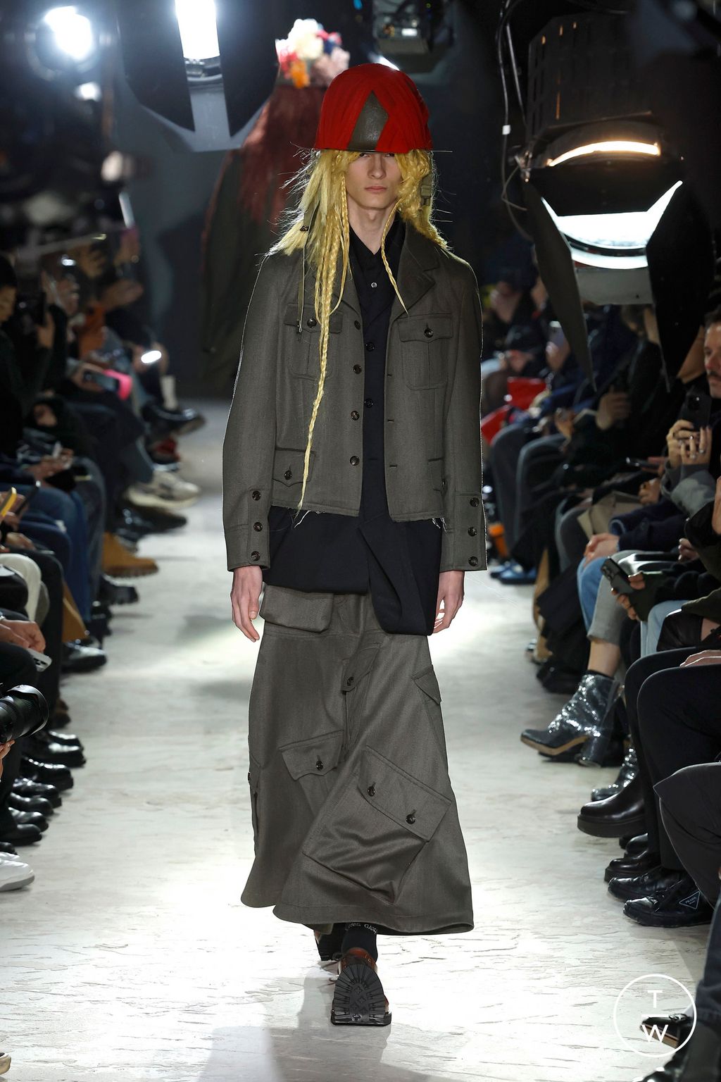 Fashion Week Paris Fall/Winter 2025 look 24 from the Comme des Garçons Homme Plus collection menswear