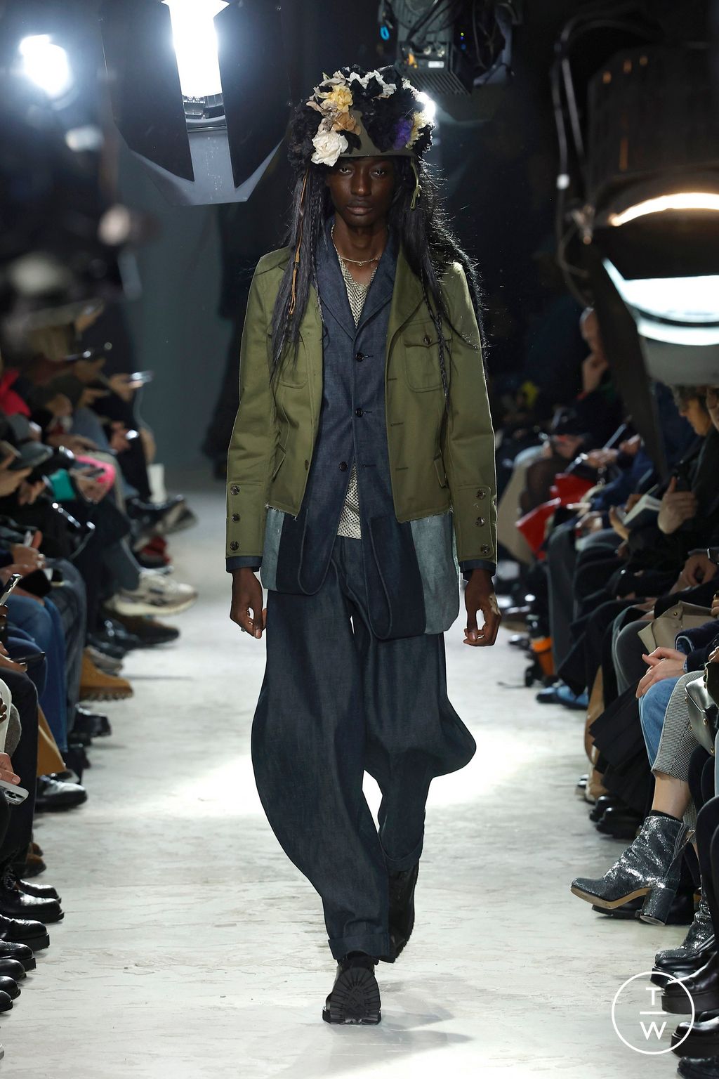 Fashion Week Paris Fall/Winter 2025 look 25 de la collection Comme des Garçons Homme Plus menswear