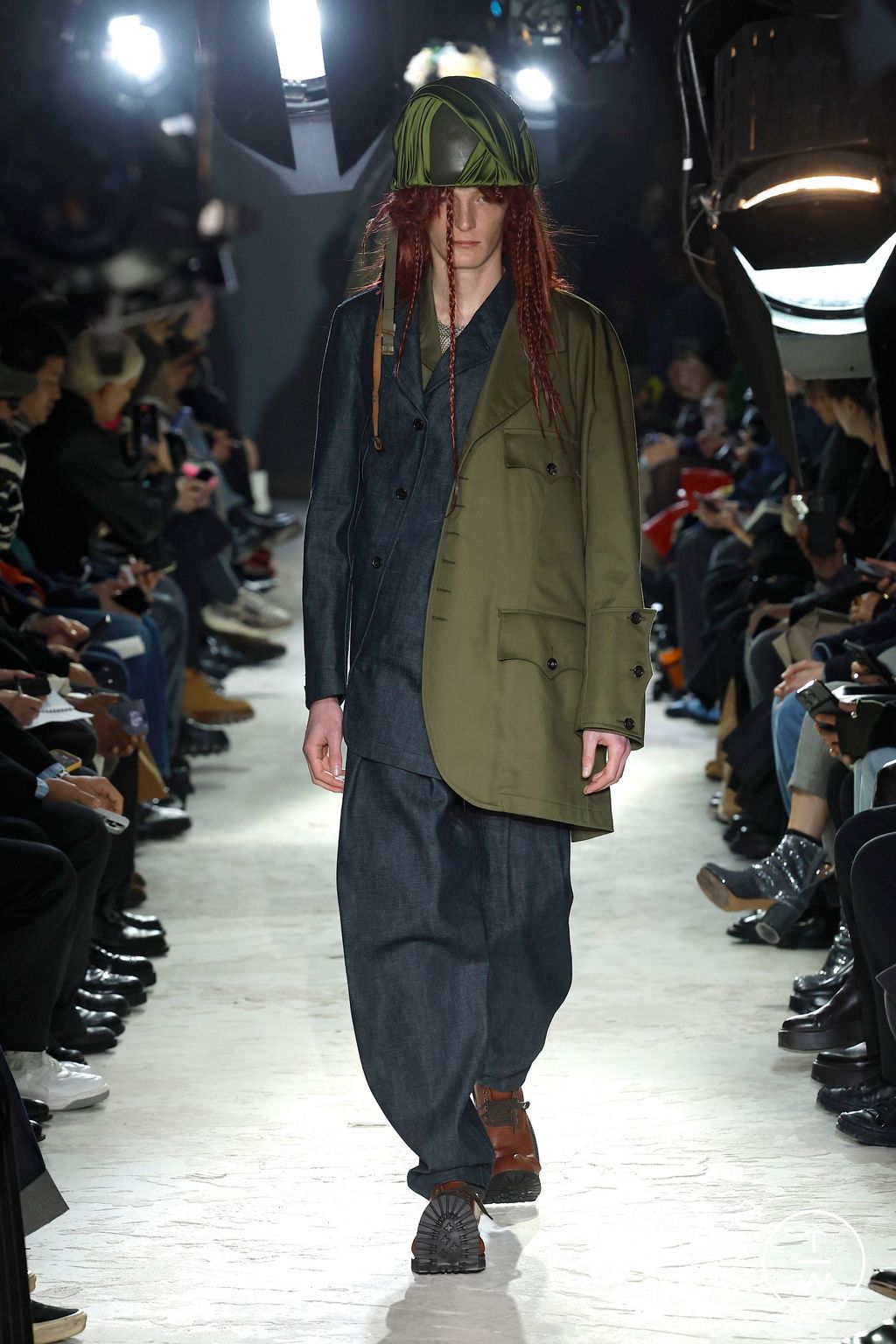 Fashion Week Paris Fall/Winter 2025 look 26 from the Comme des Garçons Homme Plus collection menswear