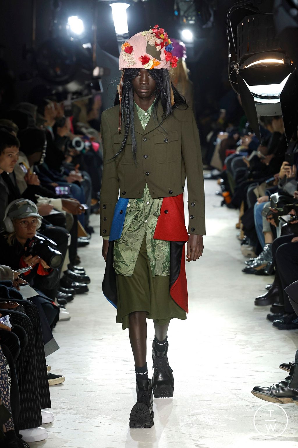 Fashion Week Paris Fall/Winter 2025 look 33 from the Comme des Garçons Homme Plus collection menswear