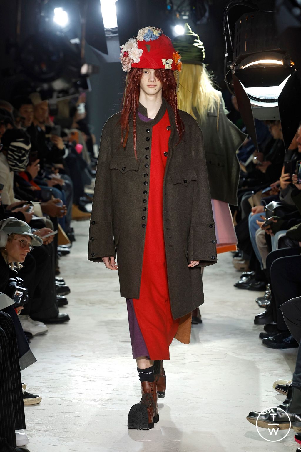 Fashion Week Paris Fall/Winter 2025 look 35 from the Comme des Garçons Homme Plus collection menswear