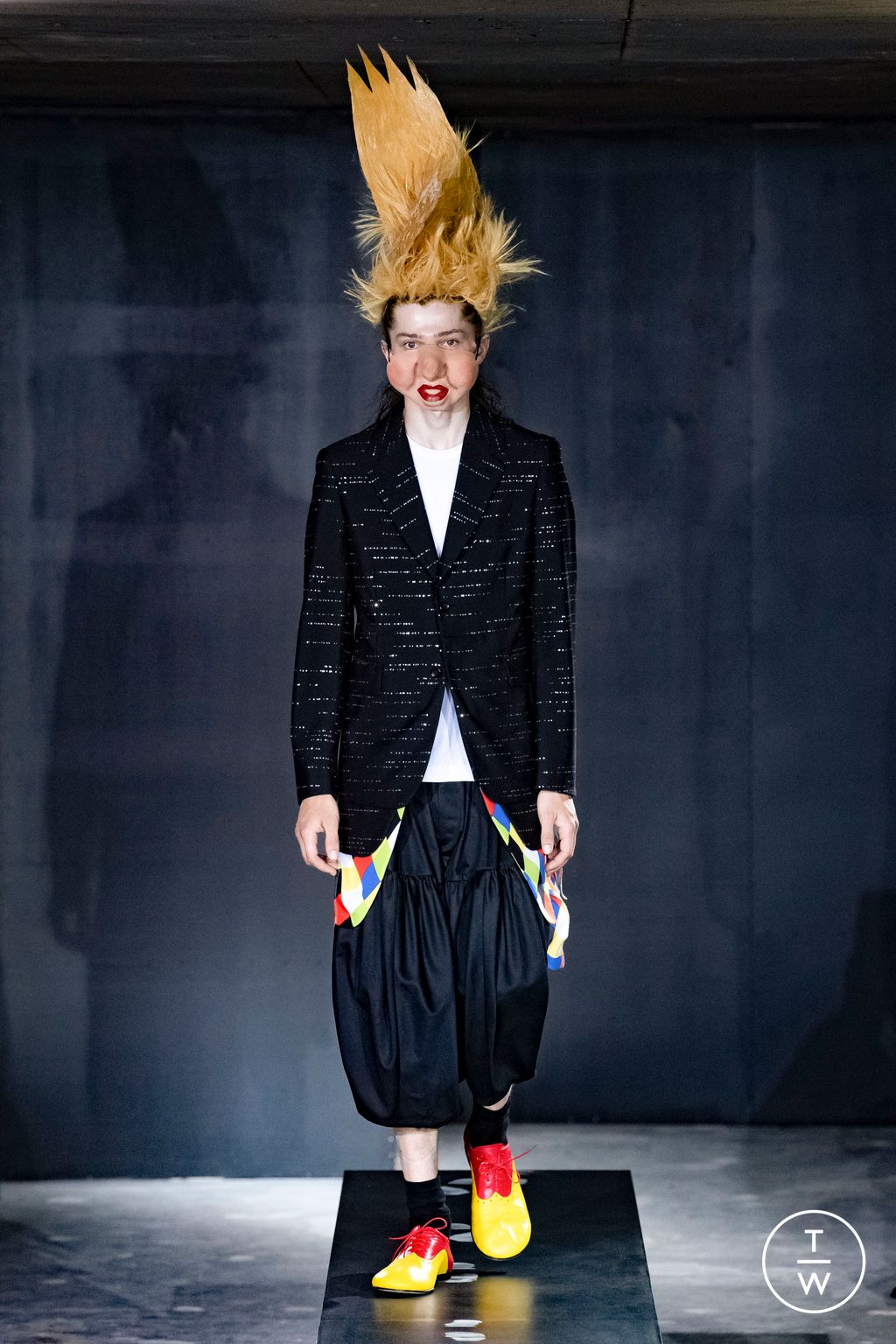 Fashion Week Paris Spring/Summer 2023 look 2 from the Comme des Garçons Homme Plus collection 男装
