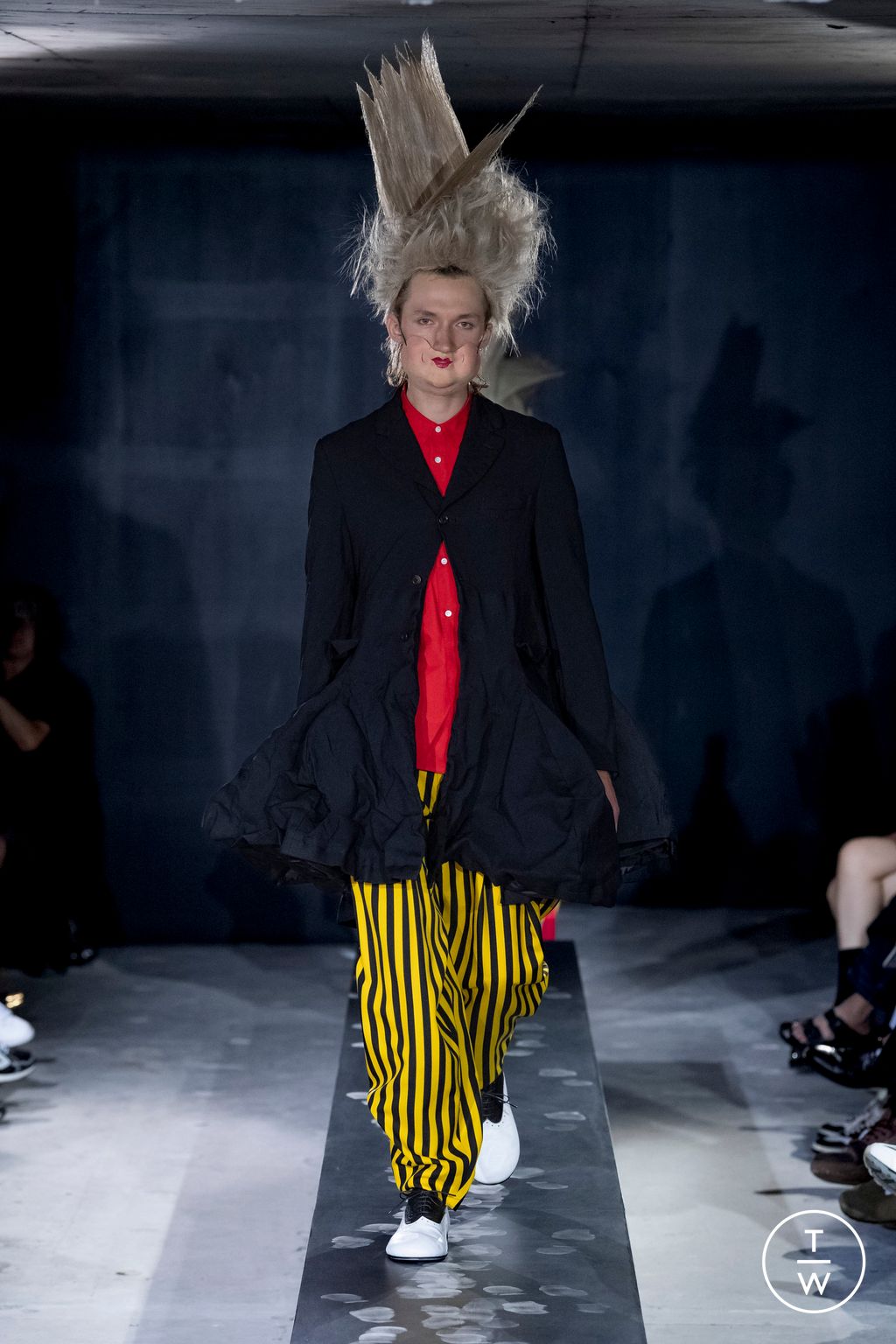 Fashion Week Paris Spring/Summer 2023 look 8 de la collection Comme des Garçons Homme Plus menswear