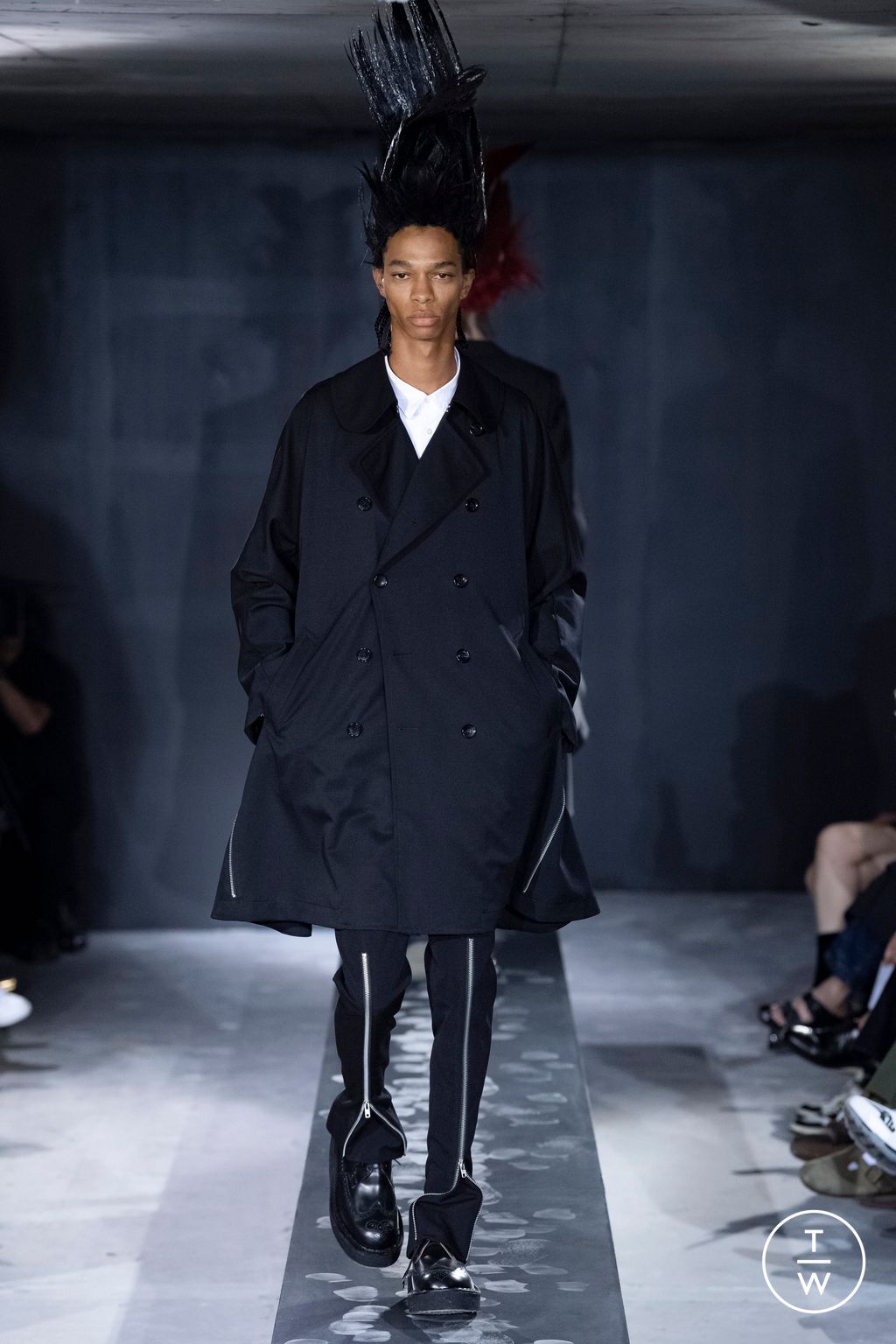 Fashion Week Paris Spring/Summer 2023 look 10 de la collection Comme des Garçons Homme Plus menswear