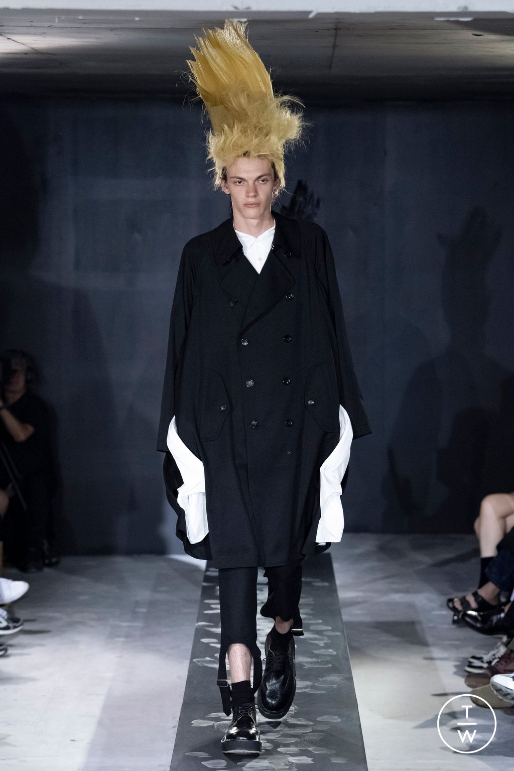 Fashion Week Paris Spring/Summer 2023 look 11 from the Comme des Garçons Homme Plus collection 男装
