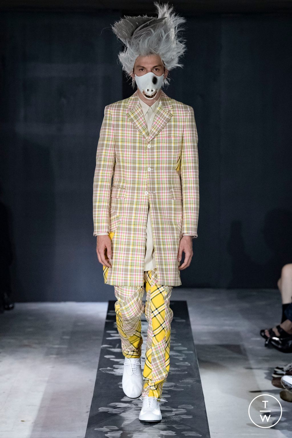 Fashion Week Paris Spring/Summer 2023 look 15 from the Comme des Garçons Homme Plus collection 男装