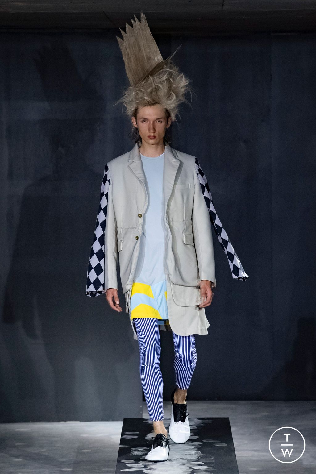 Fashion Week Paris Spring/Summer 2023 look 24 from the Comme des Garçons Homme Plus collection 男装