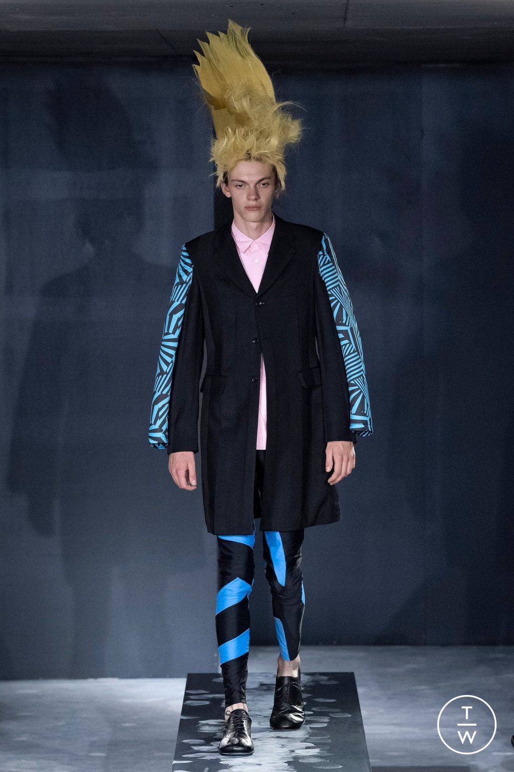 Fashion Week Paris Spring/Summer 2023 look 27 from the Comme des Garçons Homme Plus collection 男装